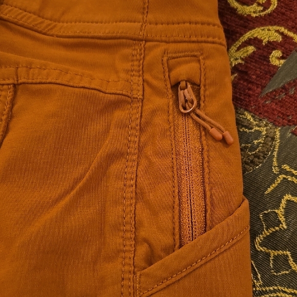 Duluth Trading Co Women's Rust Cargo Shorts - Picture 5 of 7